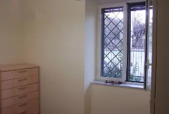Rexer-Napoli-Bilocale-in-affitto-in-via-ScaglioneViali-Della-Corte-A-CAMERA-DA-LETTO