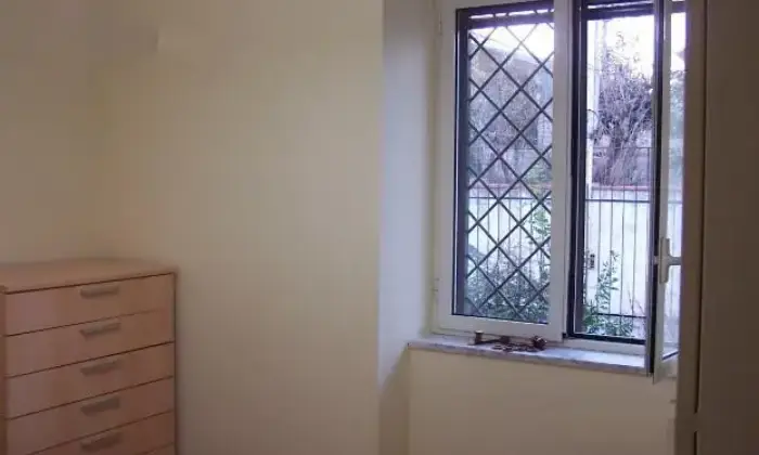 Rexer-Napoli-Bilocale-in-affitto-in-via-ScaglioneViali-Della-Corte-A-CAMERA-DA-LETTO