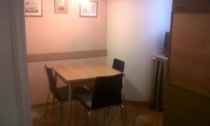 Rexer-Roma-Stanza-con-bagno-singolo-in-appartamento-arredato-zona-Talenti-CUCINA