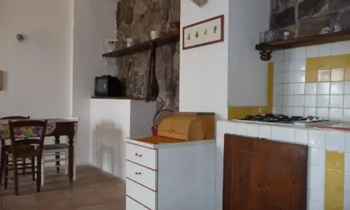 Rexer-SantAngelo-dei-Lombardi-Bicamera-con-giardino-in-centro-storico-CUCINA