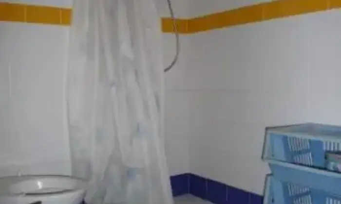 Rexer-SantAngelo-dei-Lombardi-Bicamera-con-giardino-in-centro-storico-BAGNO
