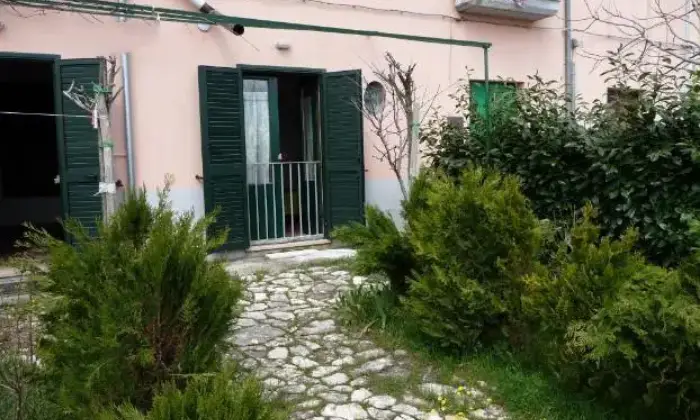 Rexer-SantAngelo-dei-Lombardi-Bicamera-con-giardino-in-centro-storico-ALTRO