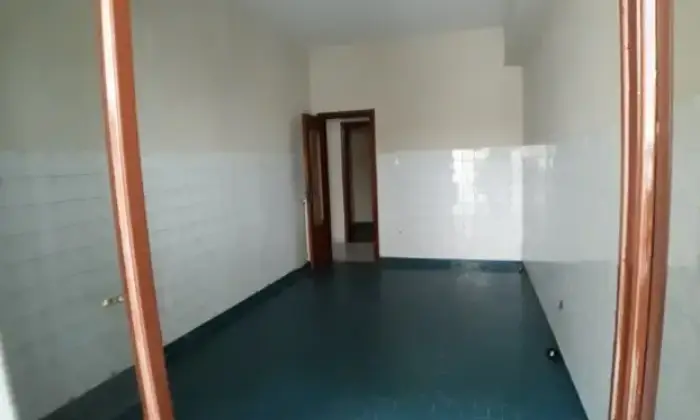 Rexer-Capodrise-Quadrilocale-in-affitto-in-via-Fratelli-Bandiera-CUCINA