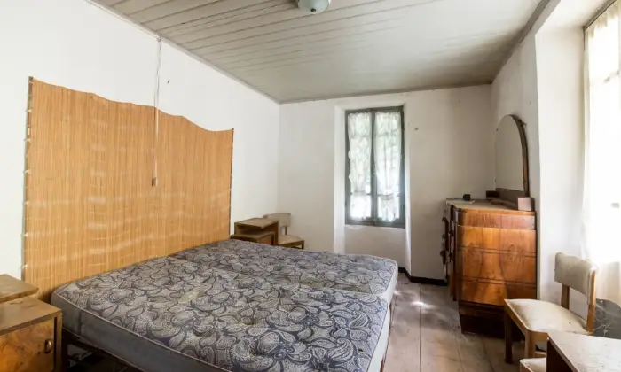 Rexer-Cravagliana-Casa-indipendente-da-ristrutturare-parzialmente-CAMERA-DA-LETTO