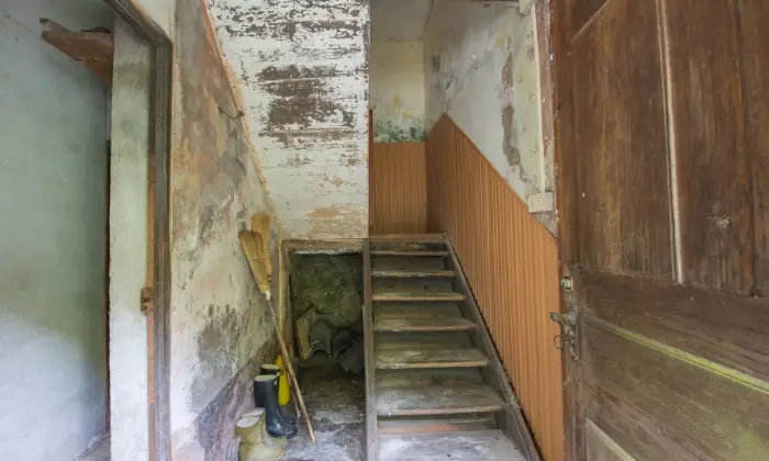 Rexer-Cravagliana-Casa-indipendente-da-ristrutturare-parzialmente-ENTRATA