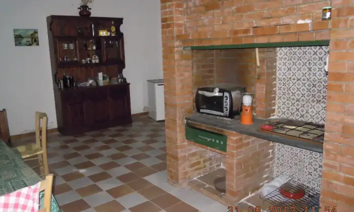 Rexer-Cerreto-Sannita-Villa-indipendente-con-uliveto-e-vigneto-SALONE