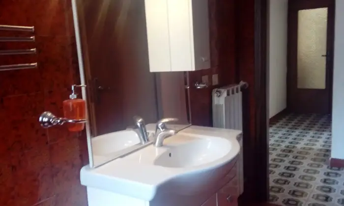 Rexer-SantAnastasia-Ampio-appartamento-BAGNO