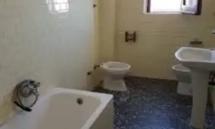 Rexer-Montefalcone-nel-Sannio-Appartamento-al-piano-in-affittoi-n-via-calvario-BAGNO