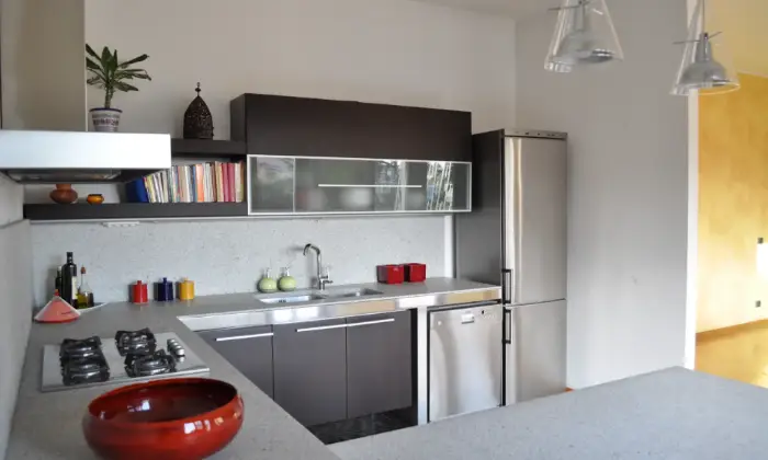 Rexer-Roma-Eur-serafico-prestigioso-appto-vicino-metro-laurentina-CUCINA