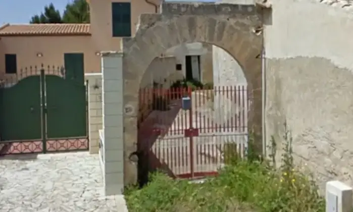Rexer-Trapani-Grande-immobile-da-rifinire-divisibile-in-tre-unit-o-come-struttura-ricettiva-o-come-unico-immobile-SALONE