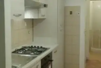 Rexer-Roma-Bilocale-nel-verde-ideale-x-coppia-o-studenti-CUCINA