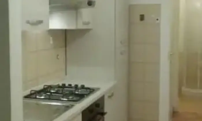 Rexer-Roma-Bilocale-nel-verde-ideale-x-coppia-o-studenti-CUCINA