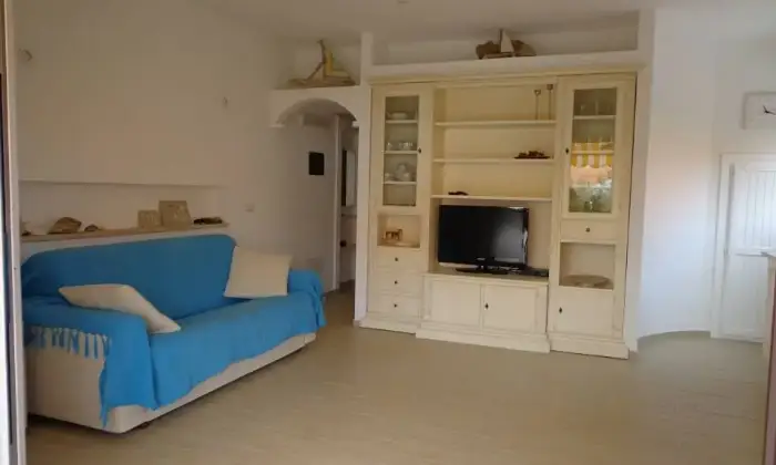 Rexer-Santa-Teresa-Gallura-Trilocale-sul-mare-SALONECUCINA