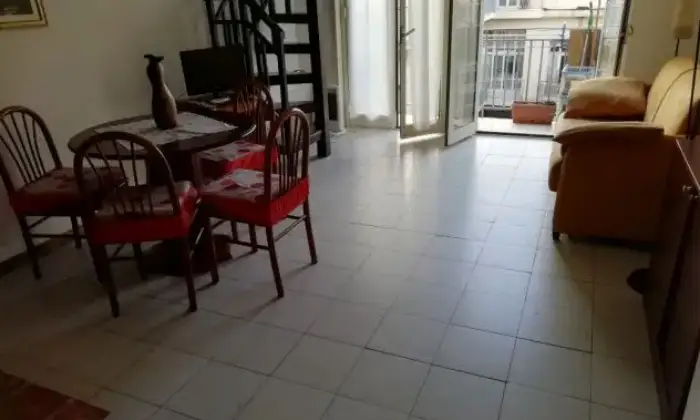 Rexer-Messina-GRAZIOSO-APPARTAMENTO-ARREDATO-CENTRO-MESSINA-SALONE