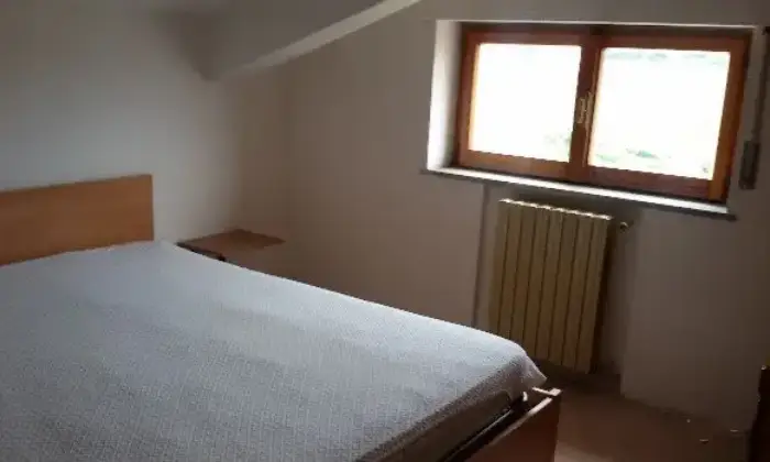 Rexer-Campobasso-Mansarda-arredata-in-affitto-CAMERA-DA-LETTO