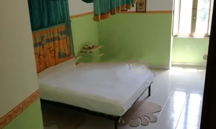 Rexer-Bonefro-Casa-indipendente-nelle-mura-del-castello-CAMERA-DA-LETTO