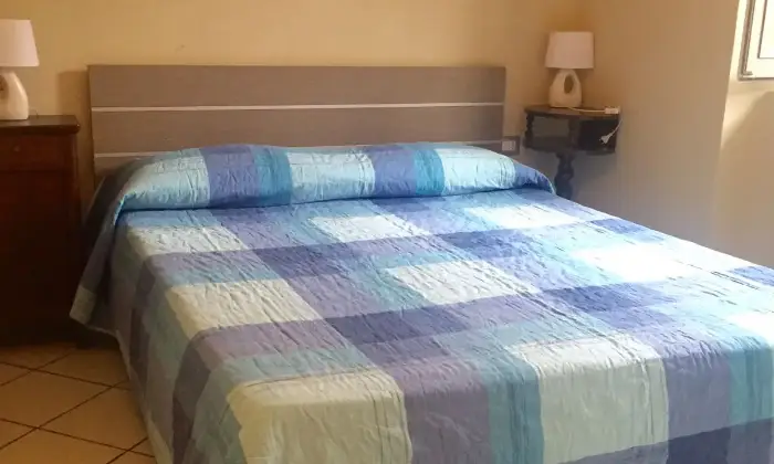 Rexer-arona-A-metri-dal-lago-CAMERA-DA-LETTO