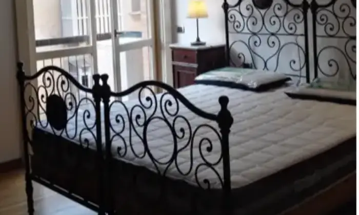 Rexer-Milano-Grande-bilocale-arredato-con-mobili-antichi-e-moderni-dautore-in-zona-centrale-CAMERA-DA-LETTO