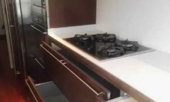Rexer-Milano-Grande-bilocale-arredato-con-mobili-antichi-e-moderni-dautore-in-zona-centrale-CUCINA