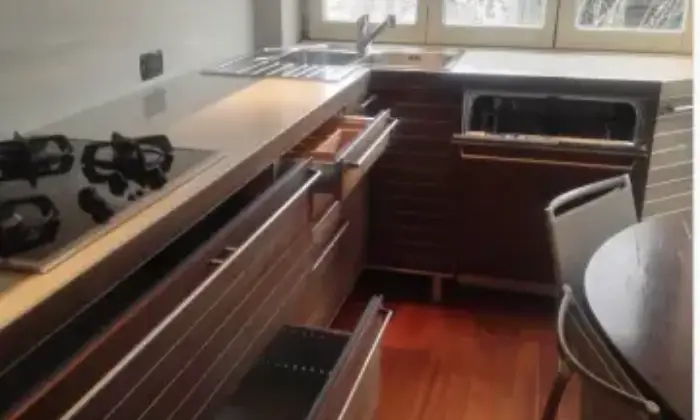 Rexer-Milano-Grande-bilocale-arredato-con-mobili-antichi-e-moderni-dautore-in-zona-centrale-CUCINA