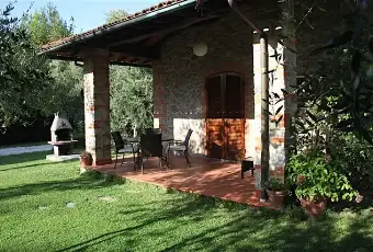Rexer-Pietrasanta-Villa-Vanna-con-Piscina-ALTRO