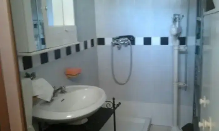 Rexer-Canosa-di-Puglia-Affitto-locale-anche-arredato-o-breve-periodo-BAGNO