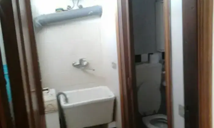 Rexer-Canosa-di-Puglia-Affitto-locale-anche-arredato-o-breve-periodo-BAGNO