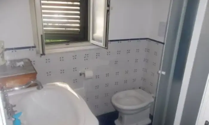 Rexer-Oliveri-Trilocale-in-affitto-BAGNO
