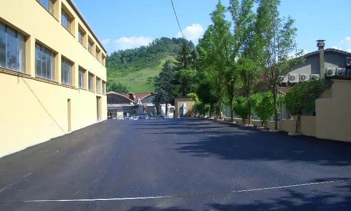 Rexer-Urbino-GRANDE-SPAZIO-COMMERCIALE-SU-LIVELLI-ALTRO