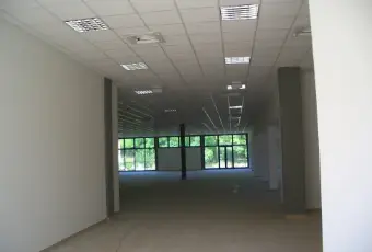 Rexer-Urbino-GRANDE-SPAZIO-COMMERCIALE-SU-LIVELLI-ALTRO