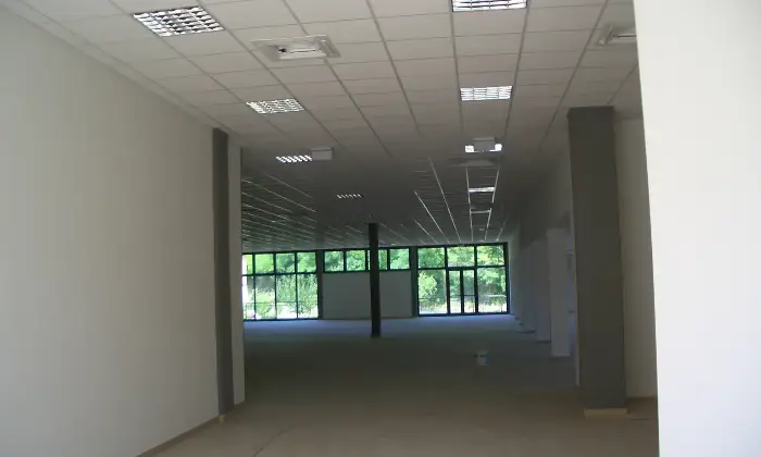 Rexer-Urbino-GRANDE-SPAZIO-COMMERCIALE-SU-LIVELLI-ALTRO