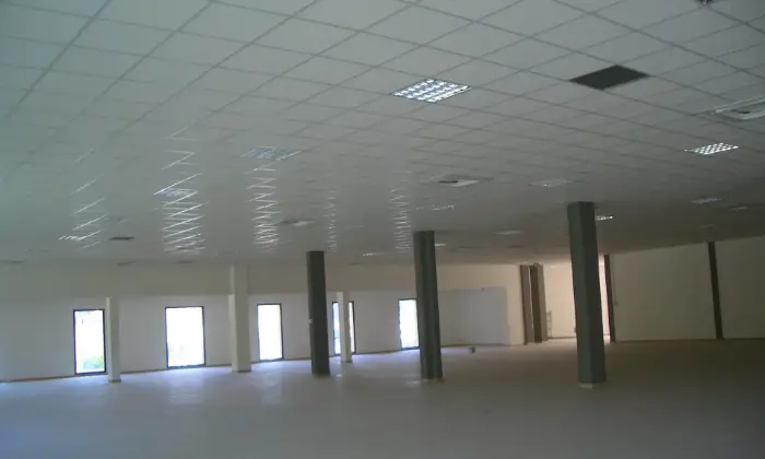 Rexer-Urbino-GRANDE-SPAZIO-COMMERCIALE-SU-LIVELLI-ALTRO