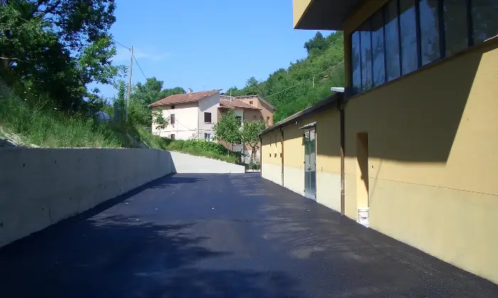Rexer-Urbino-GRANDE-SPAZIO-COMMERCIALE-SU-LIVELLI-ALTRO