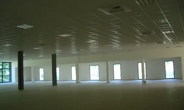 Rexer-Urbino-GRANDE-SPAZIO-COMMERCIALE-SU-LIVELLI-ALTRO