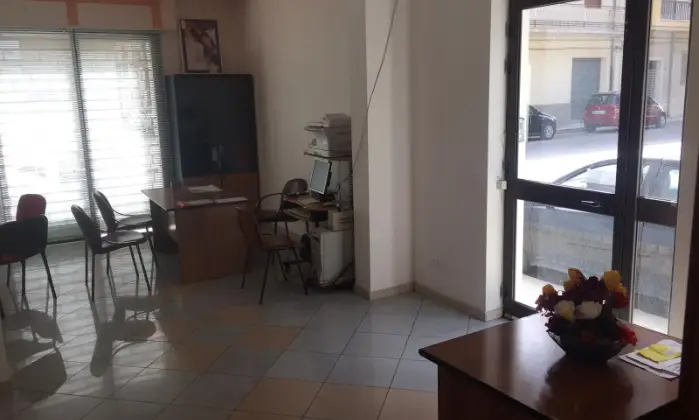 Rexer-VITTORIA-CENTRO-CITTA-destinazione-commerciale-PIANO-TERRA-STANZA
