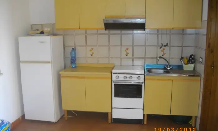 Rexer-Bonifati-Appartamento-vista-mare-angolo-cottura