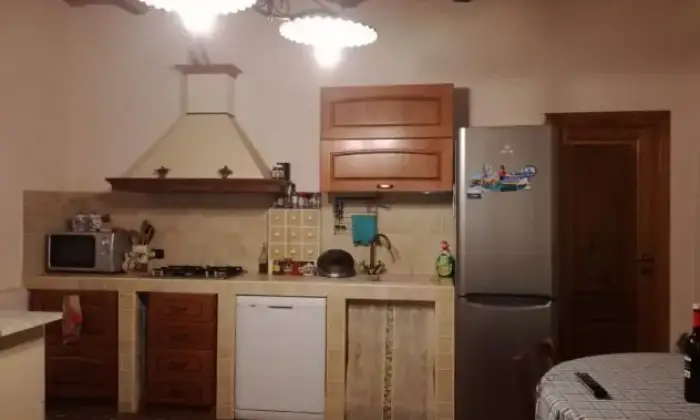 Rexer-Capraia-e-Limite-Affittasi-Grazioso-Appartamento-Capraia-e-Limite-CUCINA