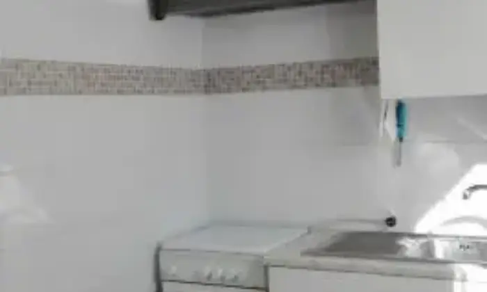 Rexer-Roma-AFFITTO-APPARTAMENTO-A-STUDENTI-MILITARI-CUCINA