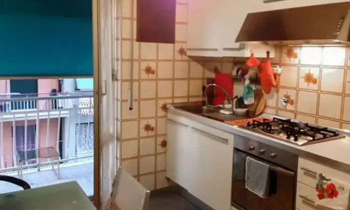 Rexer-Genova-Appartamento-vani-ben-ristrutturato-e-arredato-per-trasfertisti-da-met-giugno-CUCINA