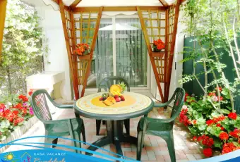 Rexer-Giulianova-Monolocale-con-giardinetto-e-posto-auto-a-Giulianova-sulla-Pineta-FRONTEMARE-GIARDINO