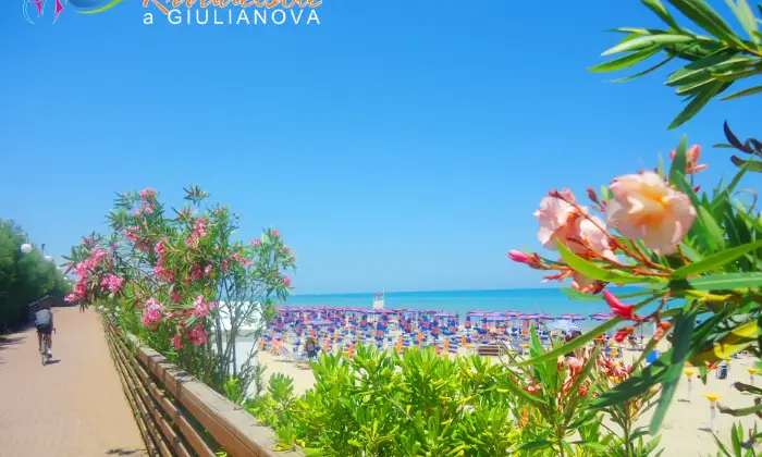 Rexer-Giulianova-Monolocale-con-giardinetto-e-posto-auto-a-Giulianova-sulla-Pineta-FRONTEMARE-Mare-BANDIERA-BLU