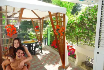 Rexer-Giulianova-Monolocale-con-giardinetto-e-posto-auto-a-Giulianova-sulla-Pineta-FRONTEMARE-GIARDINO