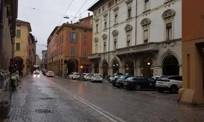 Rexer-Bologna-Locale-commerciale-ex-Bar-storico-SALONE