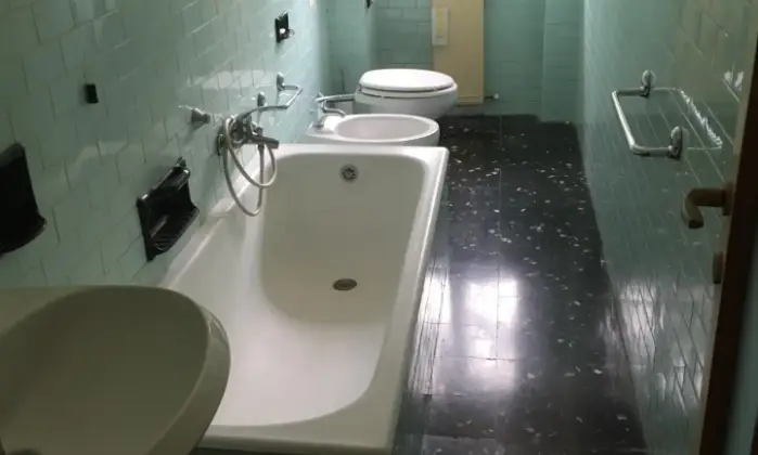 Rexer-Cremona-Ampio-bilocale-luminoso-centralissimo-BAGNO