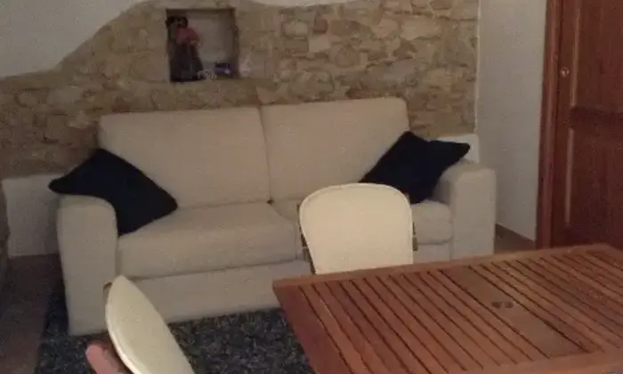 Rexer-Preci-Monolocale-in-affitto-in-umbria-SALONE
