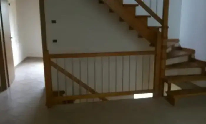 Rexer-Tossicia-Affittasi-casa-indipendente-su-tre-livelli-ALTRO