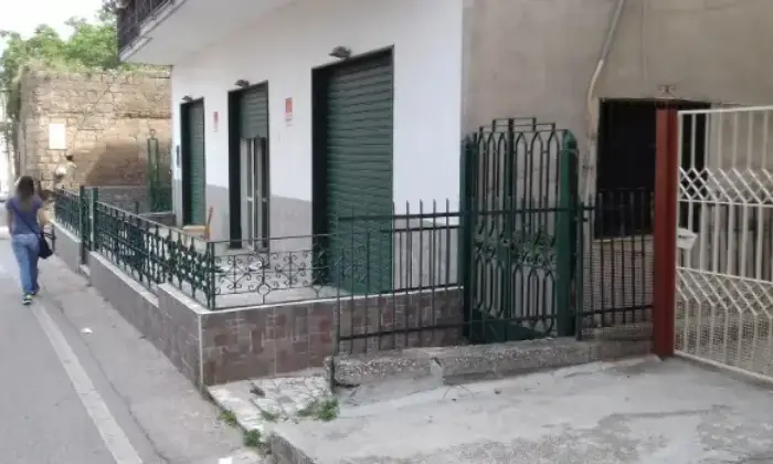 Rexer-San-Felice-a-Cancello-Locale-commerciale-interessante-SALONE