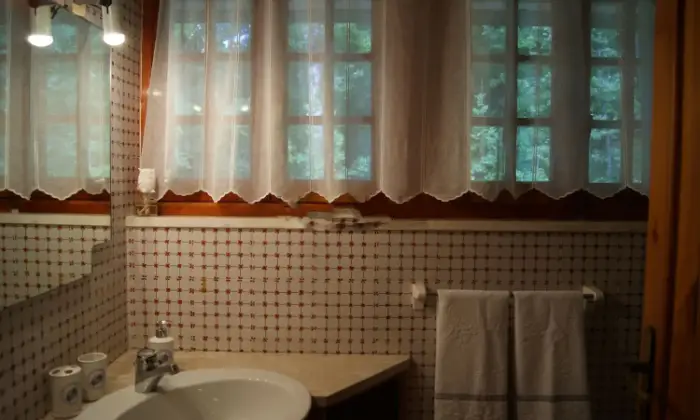 Rexer-Cusano-Mutri-Casa-indipendente-in-affitto-in-contrada-santa-Maria-snc-mese-BAGNO
