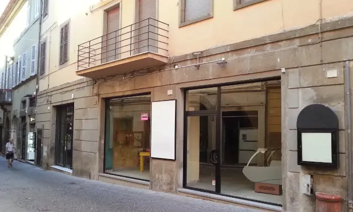 Rexer-Viterbo-Negozio-mq-vetrine-Saffi