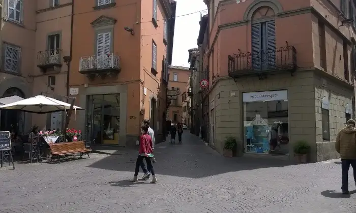 Rexer-Viterbo-Negozio-mq-vetrine-Saffi